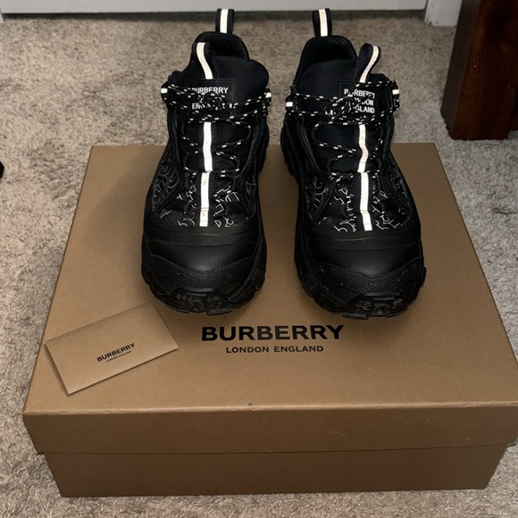 Perfect Condition, Worn 1 time, Comes with box and tags - Picture 2 of 5